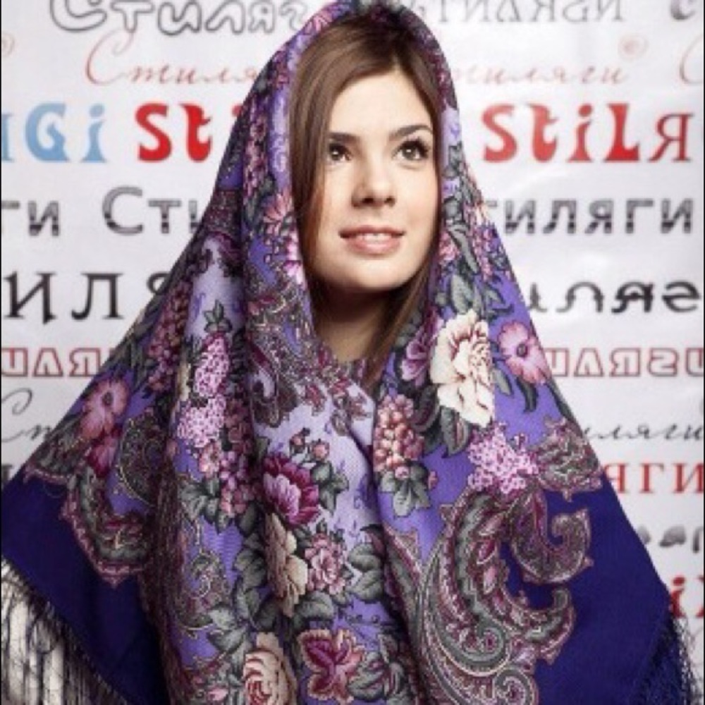 Like new pavloposadski Russian scarf 🧣